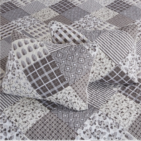 Charming Gray Patchwork Printed Queen Quilt Set Farmhouse Cottagecore Ditsy - Picture 2 of 5
